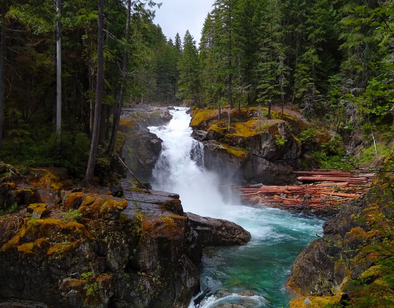 Best Waterfall hikes near Seattle - Ordinary Adventures