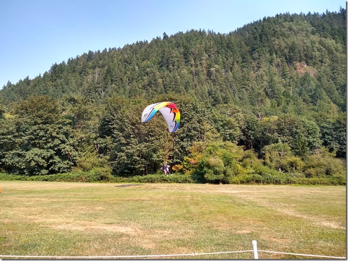 paraglider landing issaquah