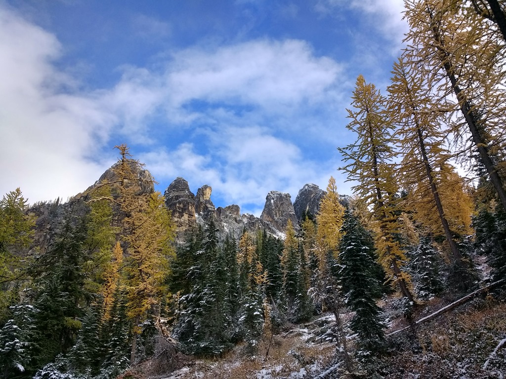 Blue Lake Trail in North Cascades National Park in fall