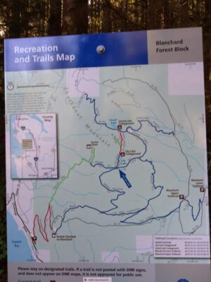 A picture of a trailhead map of the Oyster Dome trail loop