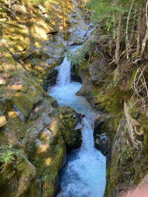 a waterfall goes down several cascades between the rocks