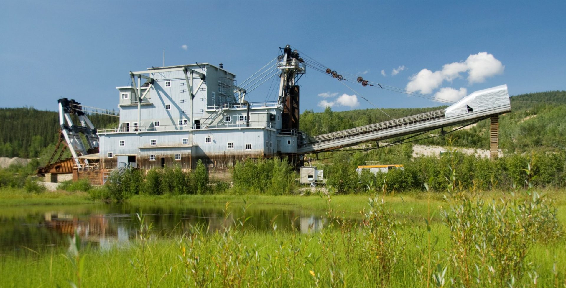 How does a land dredge work for gathering gold